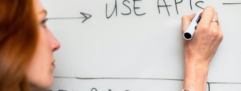 custom themes enhance seo engagement